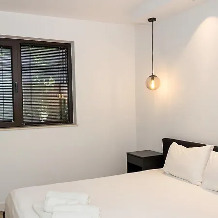 Three Private Near Port Of By Flat Mаnager 公寓 *