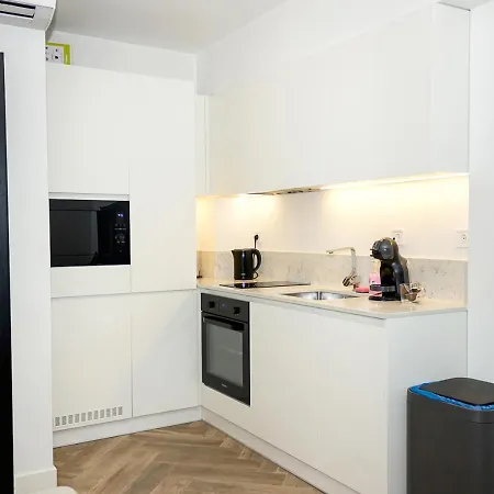 Apartman Three Private Near Port Of By Flat Mаnager *